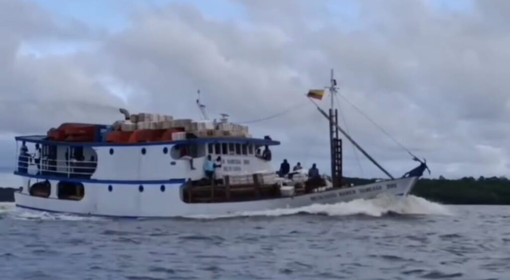 En este tipo de embarcaciones de carga de abarrotes y pasajeros transportan residuos biologicos producidos por los hospitales